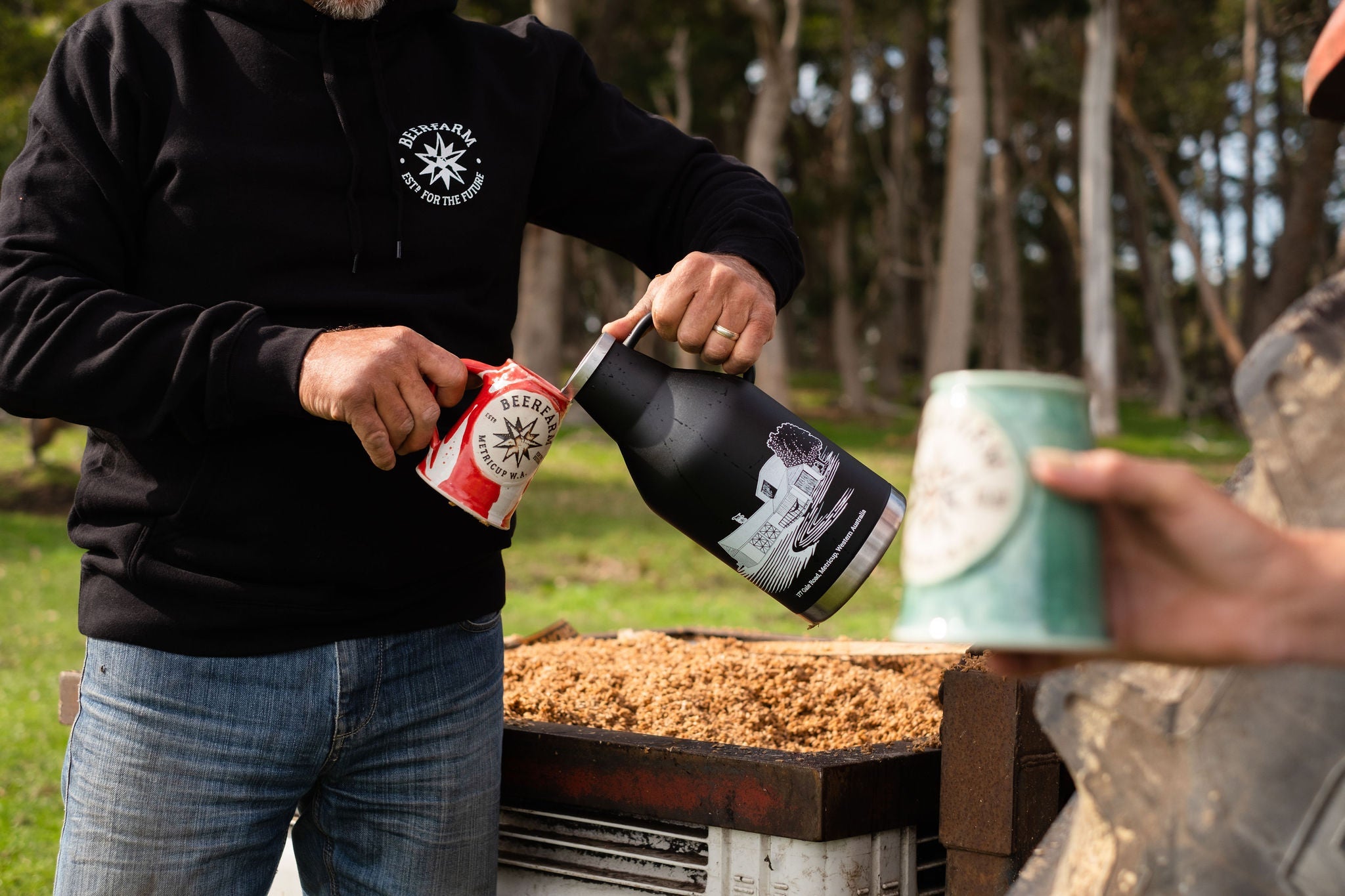 Beerfarm Growler 64oz Black Double Walled